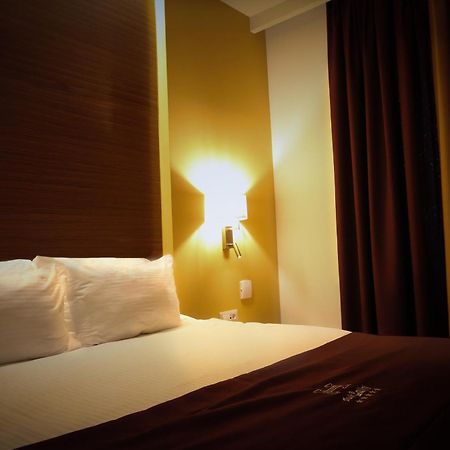 Hotel Dukagjini Pejë Esterno foto