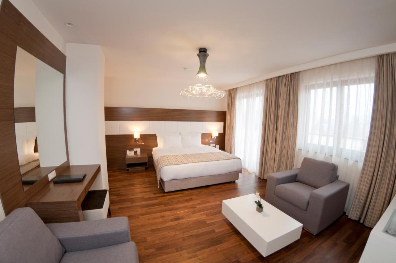 Hotel Dukagjini Pejë Esterno foto