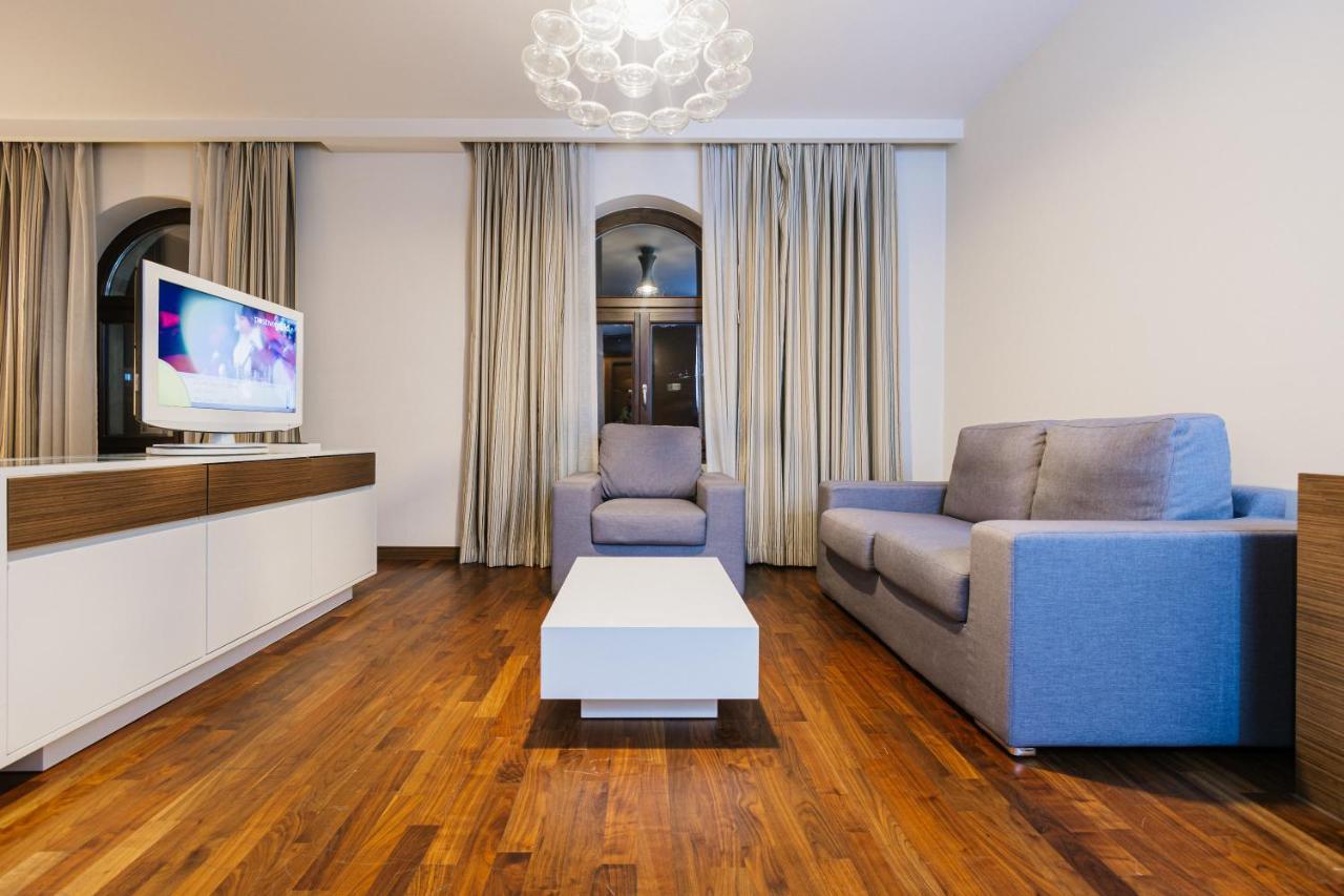 Hotel Dukagjini Pejë Esterno foto