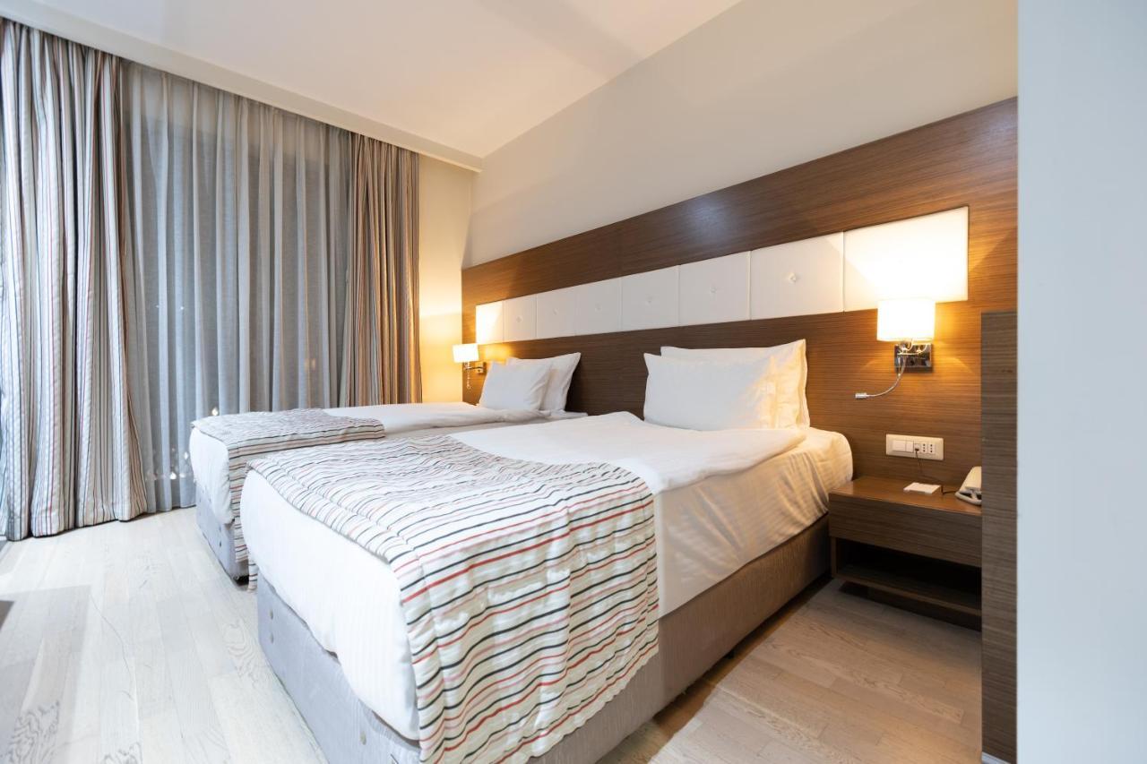 Hotel Dukagjini Pejë Esterno foto