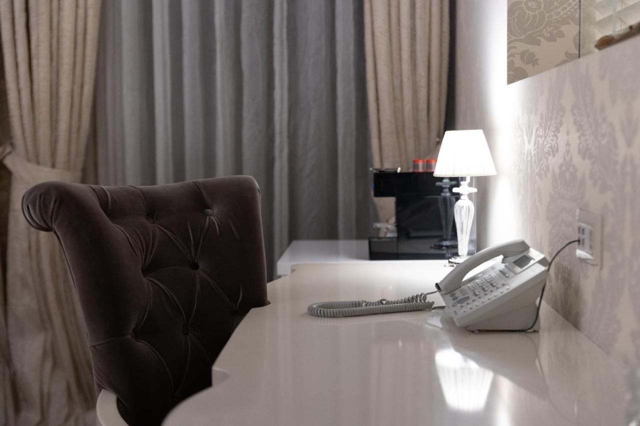 Hotel Dukagjini Pejë Esterno foto
