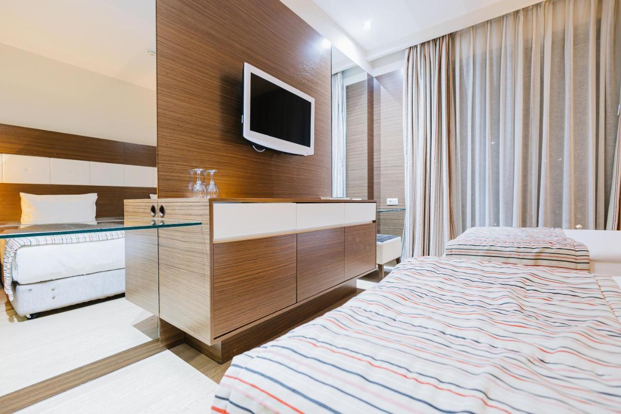 Hotel Dukagjini Pejë Esterno foto