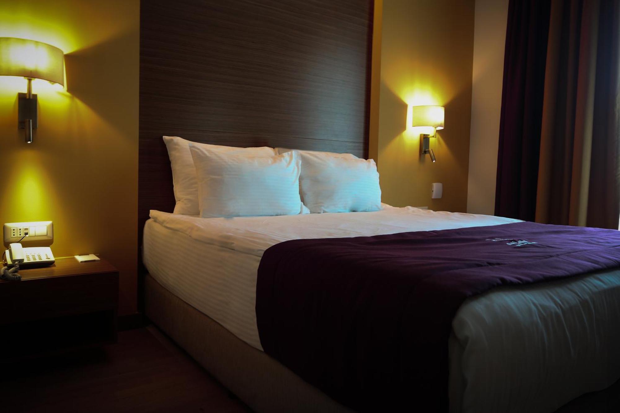 Hotel Dukagjini Pejë Esterno foto