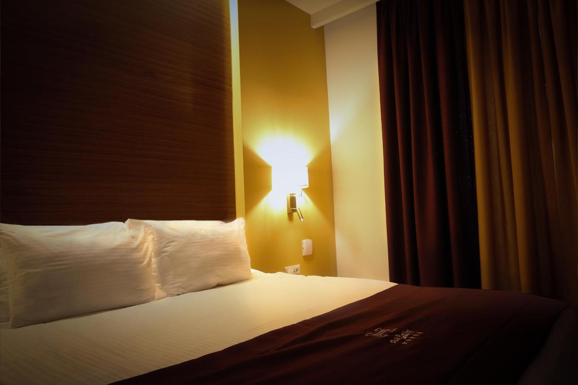 Hotel Dukagjini Pejë Esterno foto