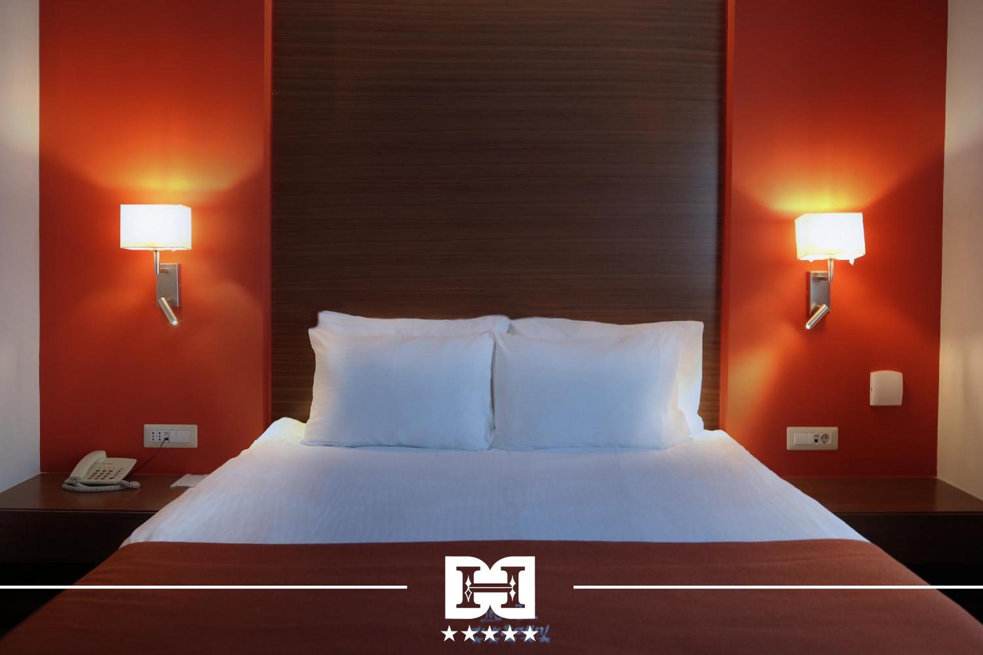 Hotel Dukagjini Pejë Esterno foto
