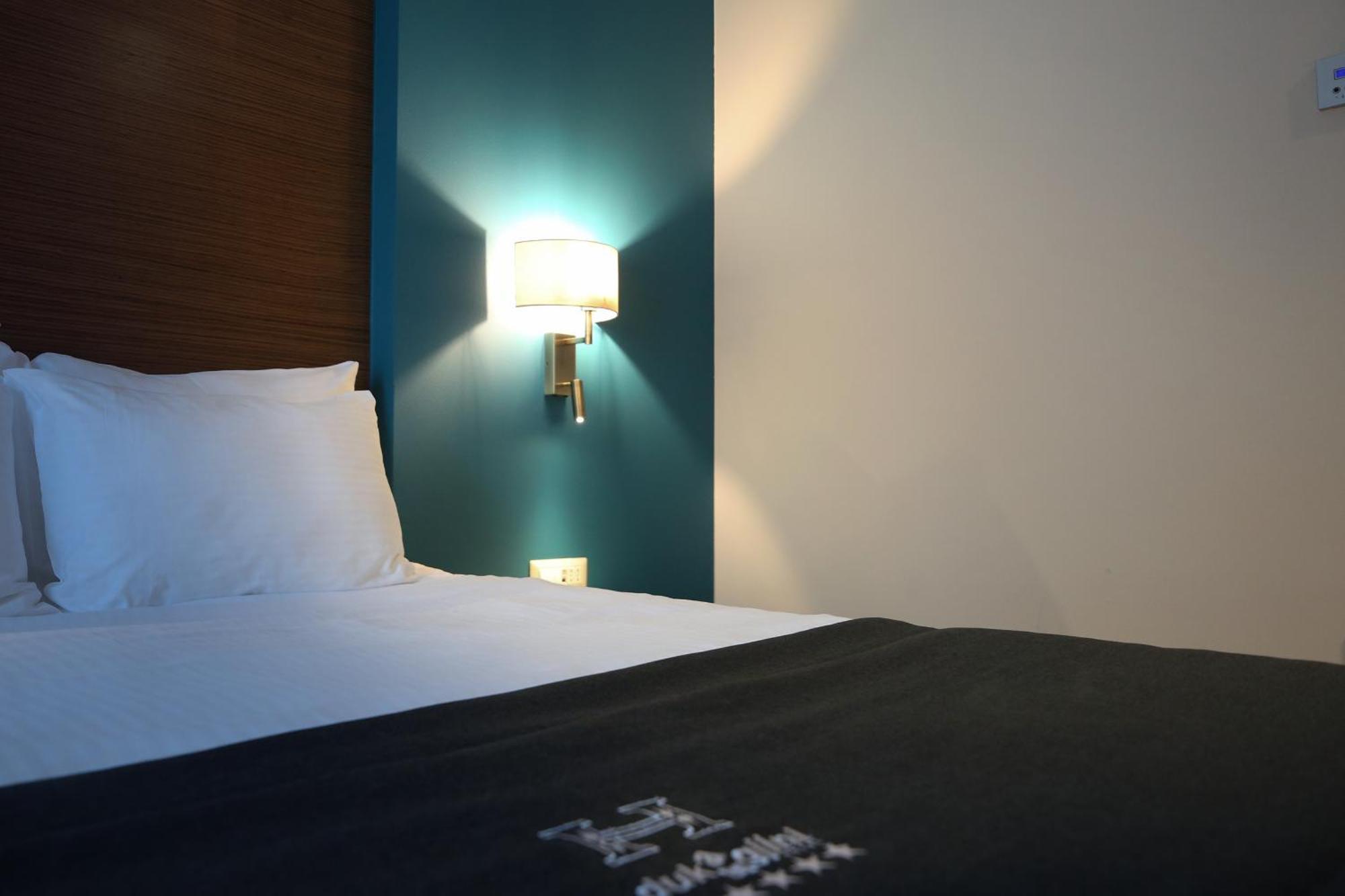 Hotel Dukagjini Pejë Esterno foto