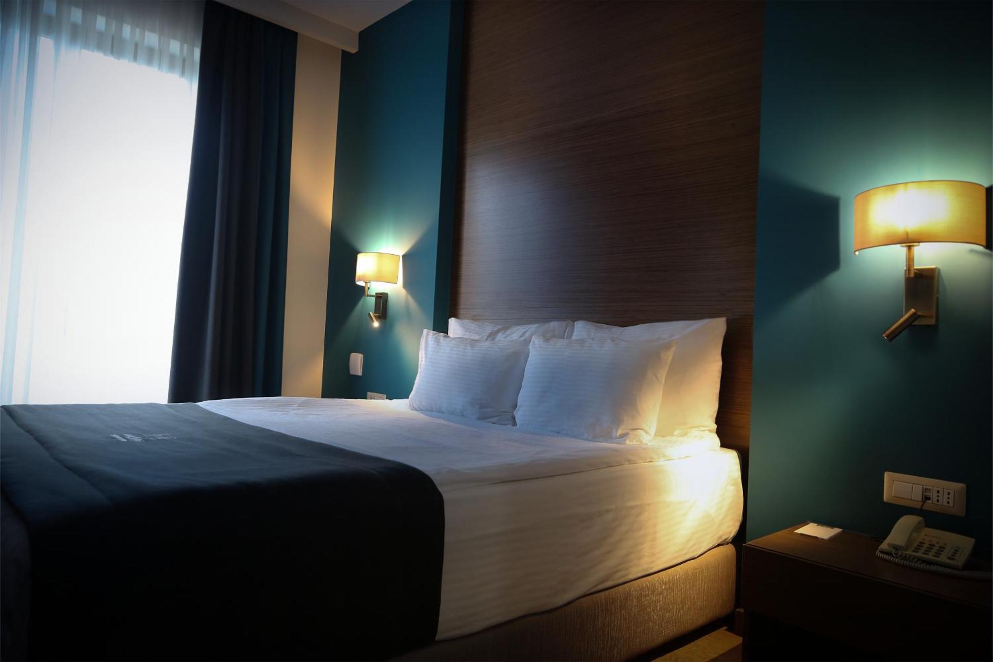 Hotel Dukagjini Pejë Esterno foto