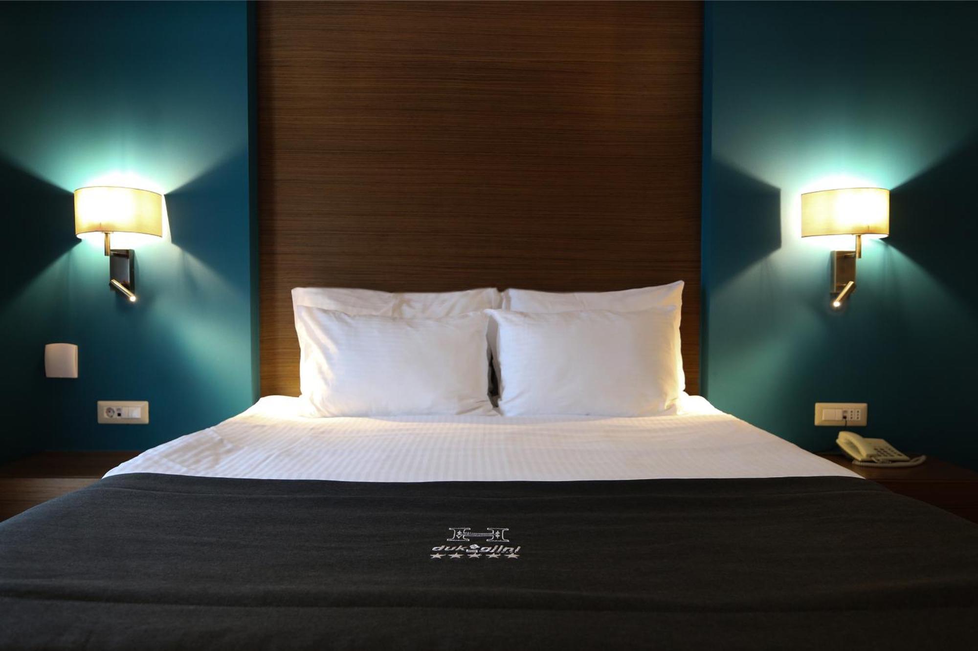 Hotel Dukagjini Pejë Esterno foto