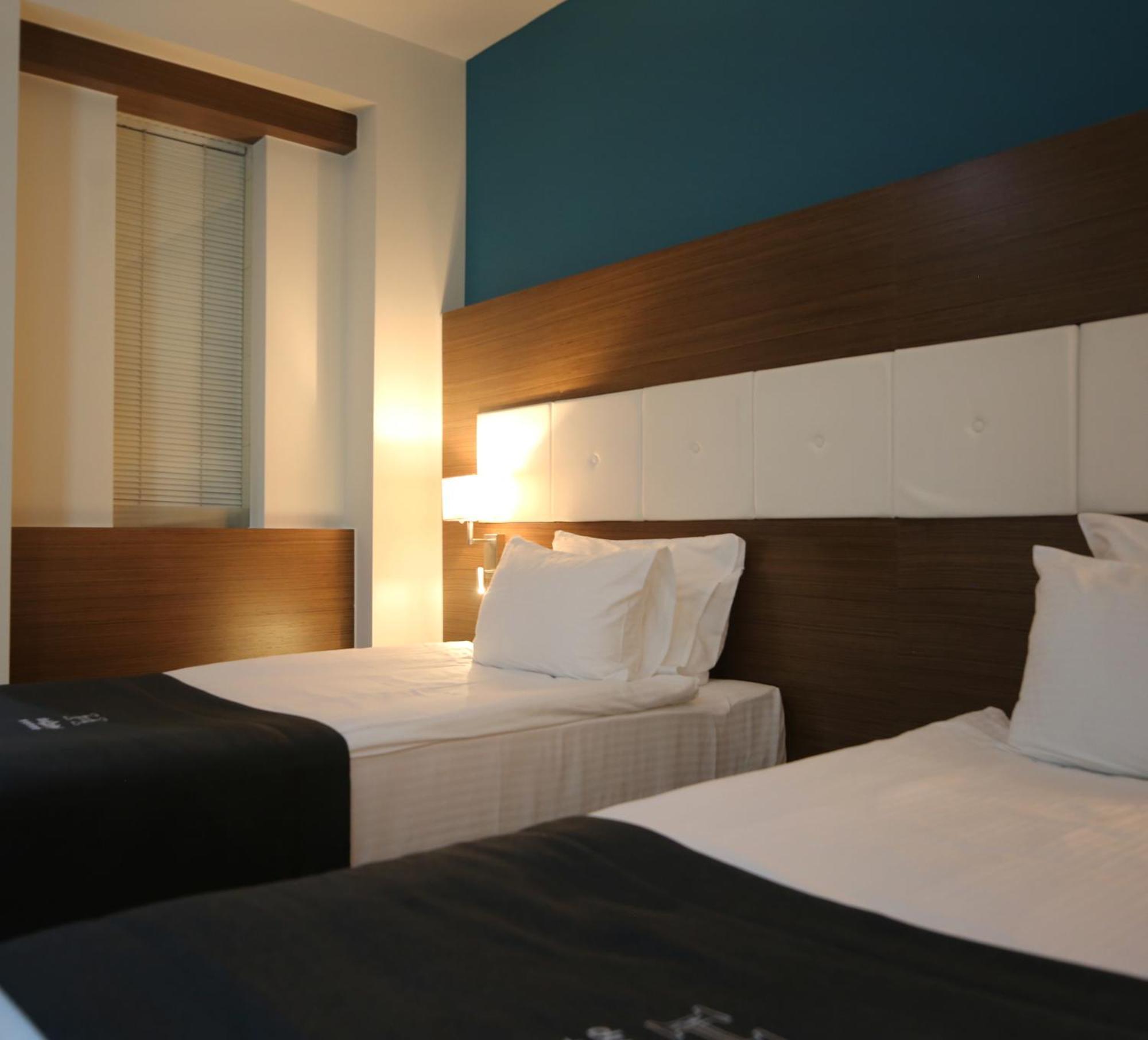 Hotel Dukagjini Pejë Esterno foto